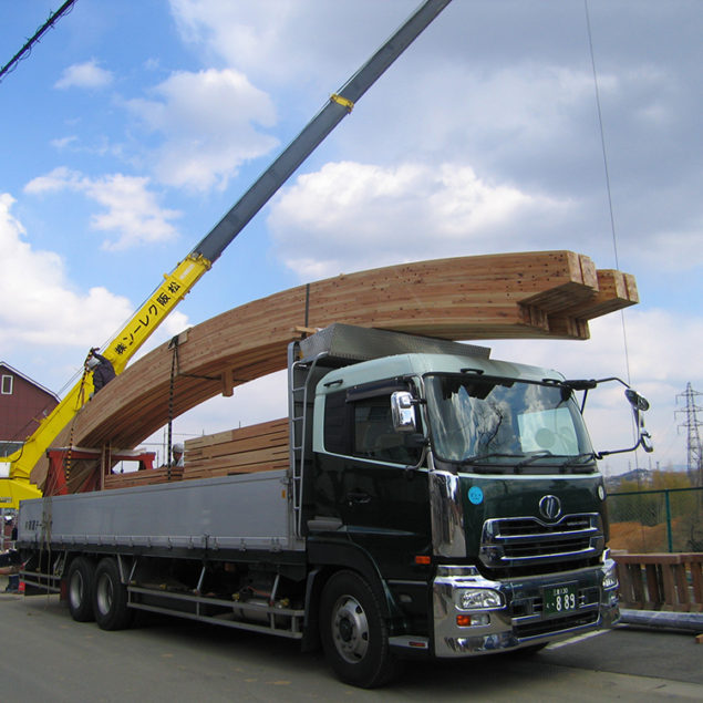 松阪乳幼稚園体育館納材